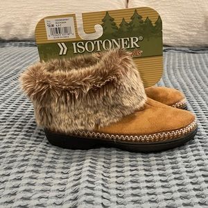 NWT Isotoner slippers